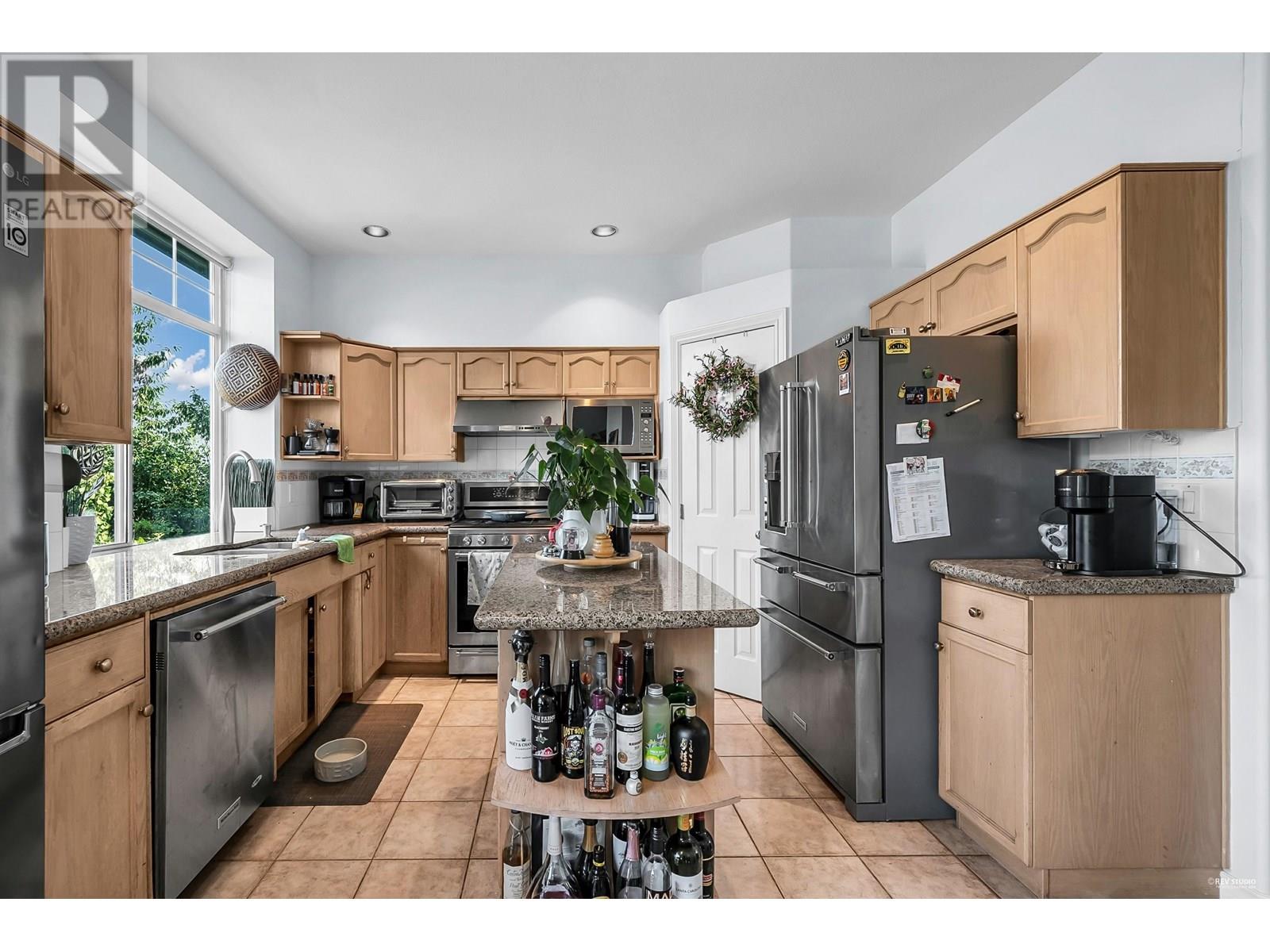 Photo 16 of 1601 Pinetree Way, Coquitlam BC