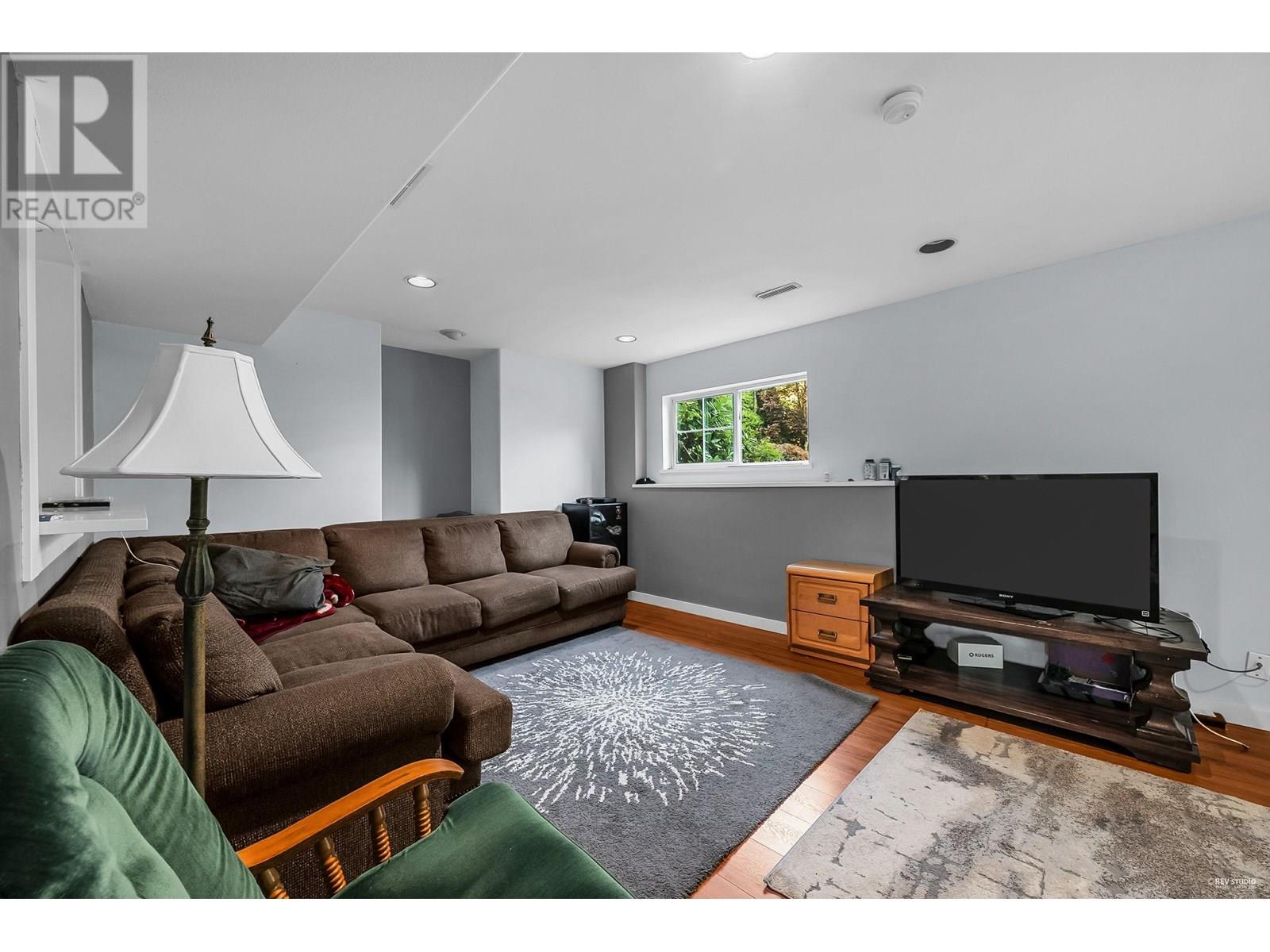 Photo 37 of 1601 Pinetree Way, Coquitlam BC