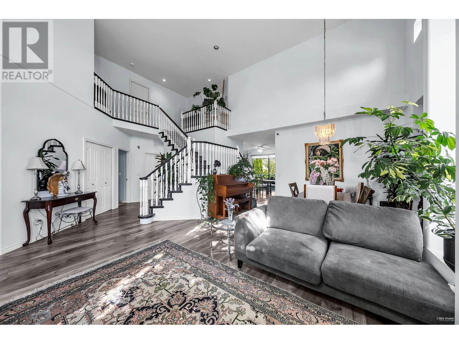 Photo 10 of 1601 Pinetree Way, Coquitlam BC
