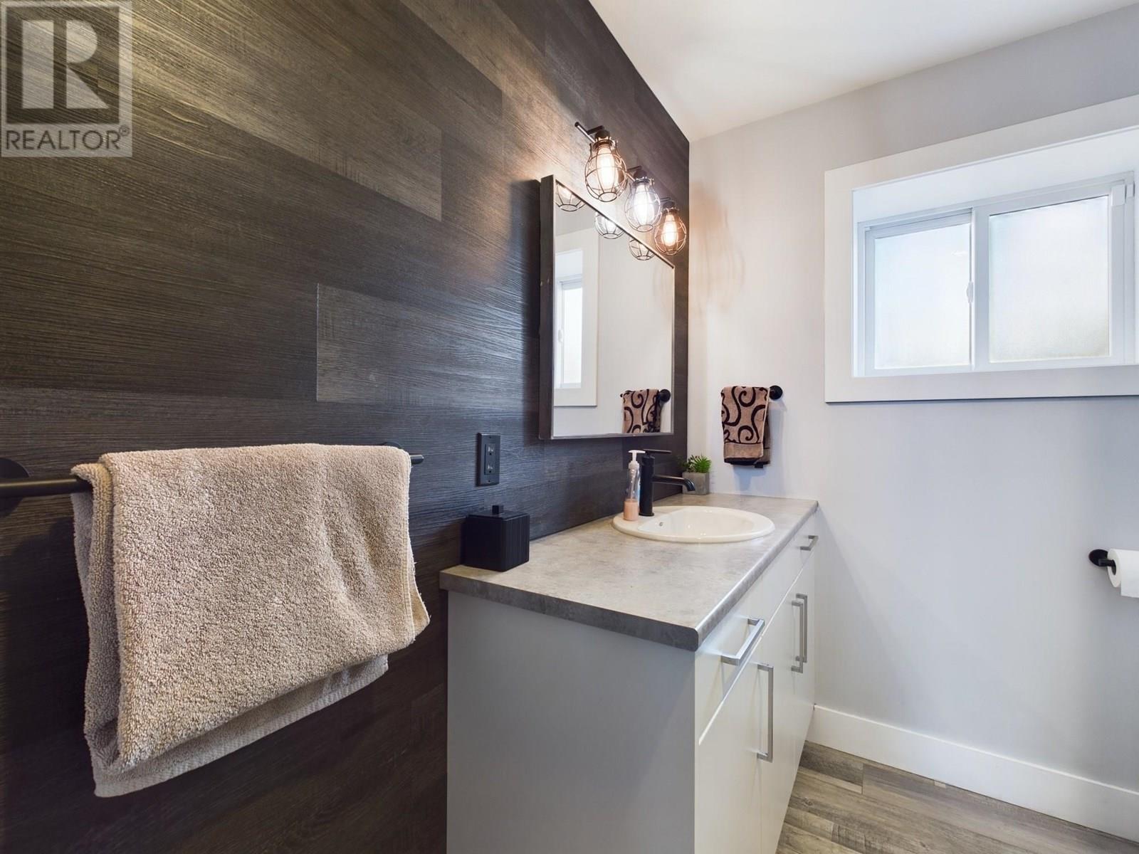17 SANTA ROSA Place, Osoyoos