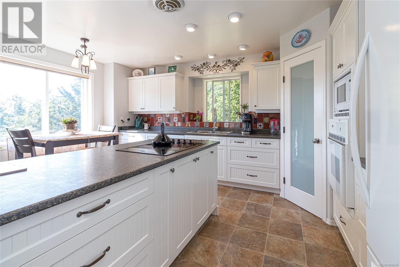 Photo 6 of 2074 Ludlow Rd, Sooke BC