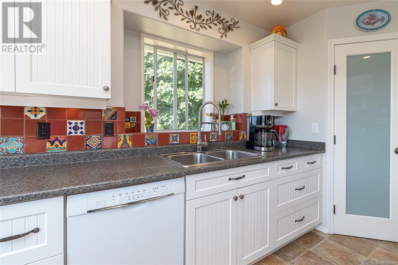 Photo 10 of 2074 Ludlow Rd, Sooke BC