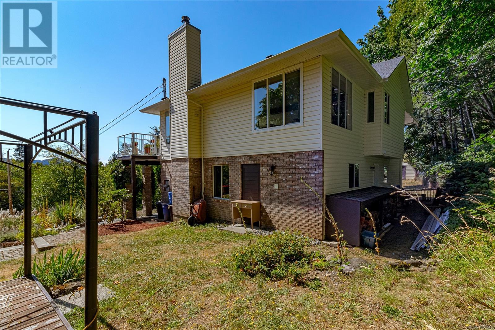 Photo 35 of 2074 Ludlow Rd, Sooke BC