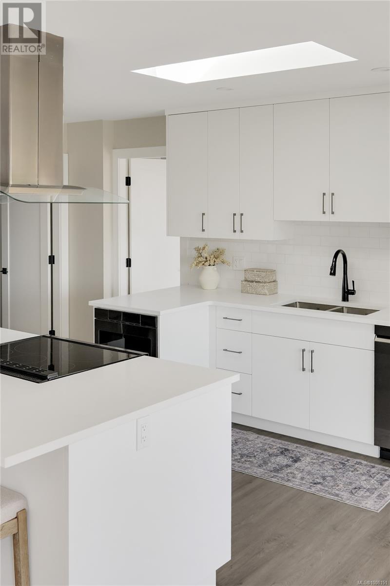 667 Noowick Rd, Mill Bay