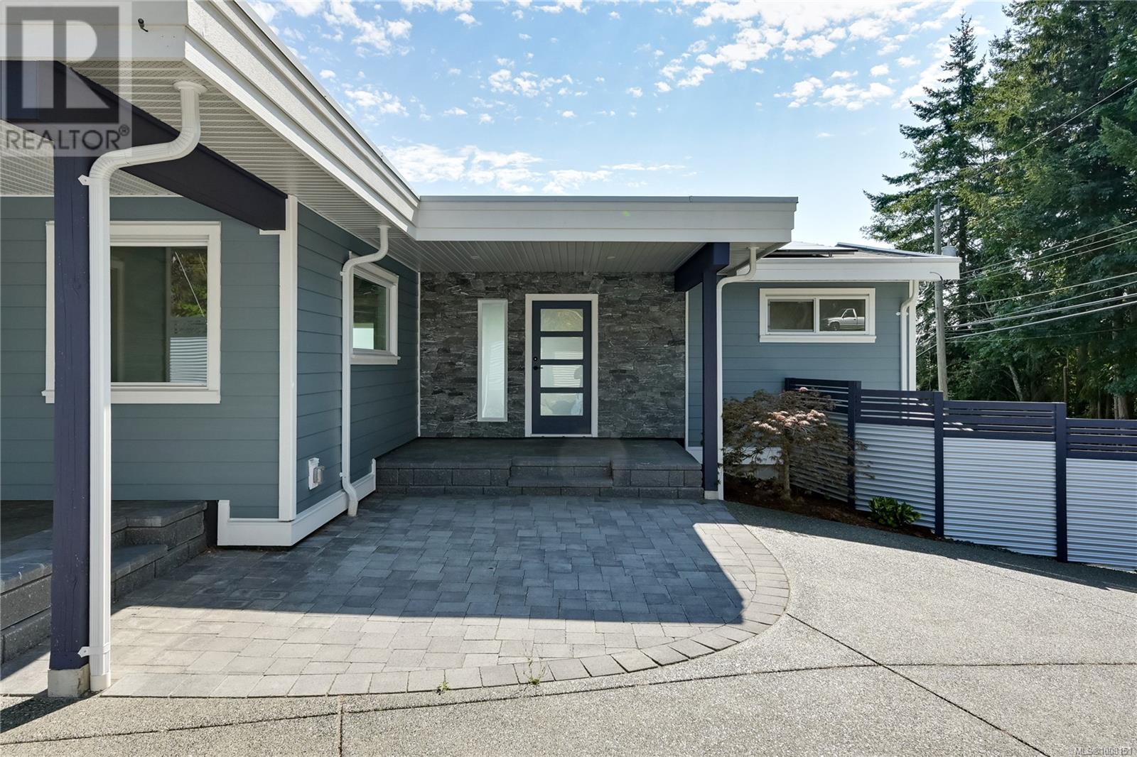 667 Noowick Rd, Mill Bay