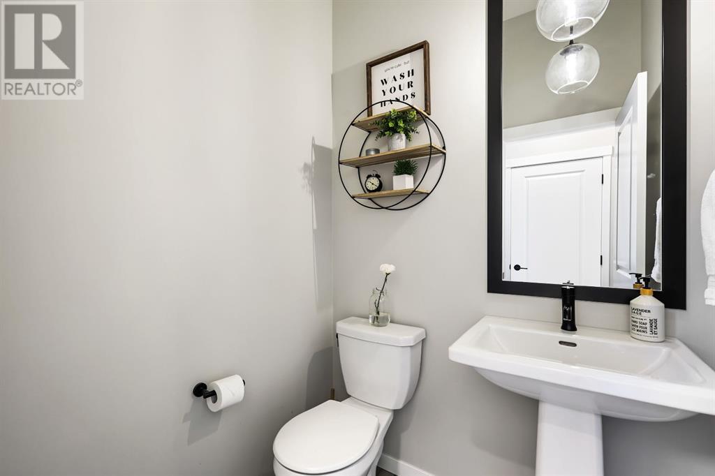 Photo 19 of 119 Wolf Creek Manor Se, Calgary AB