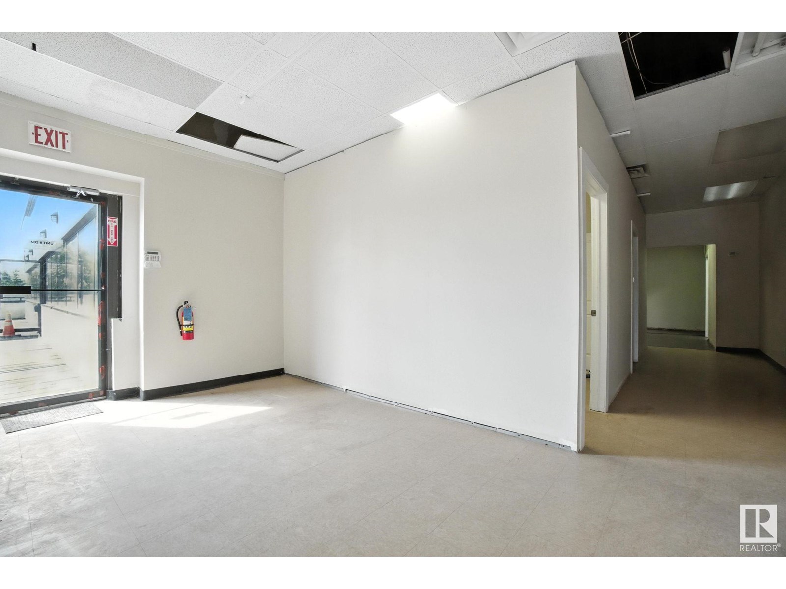 Photo 10 of 202 16220 Stony Plain Rd Nw, Edmonton AB