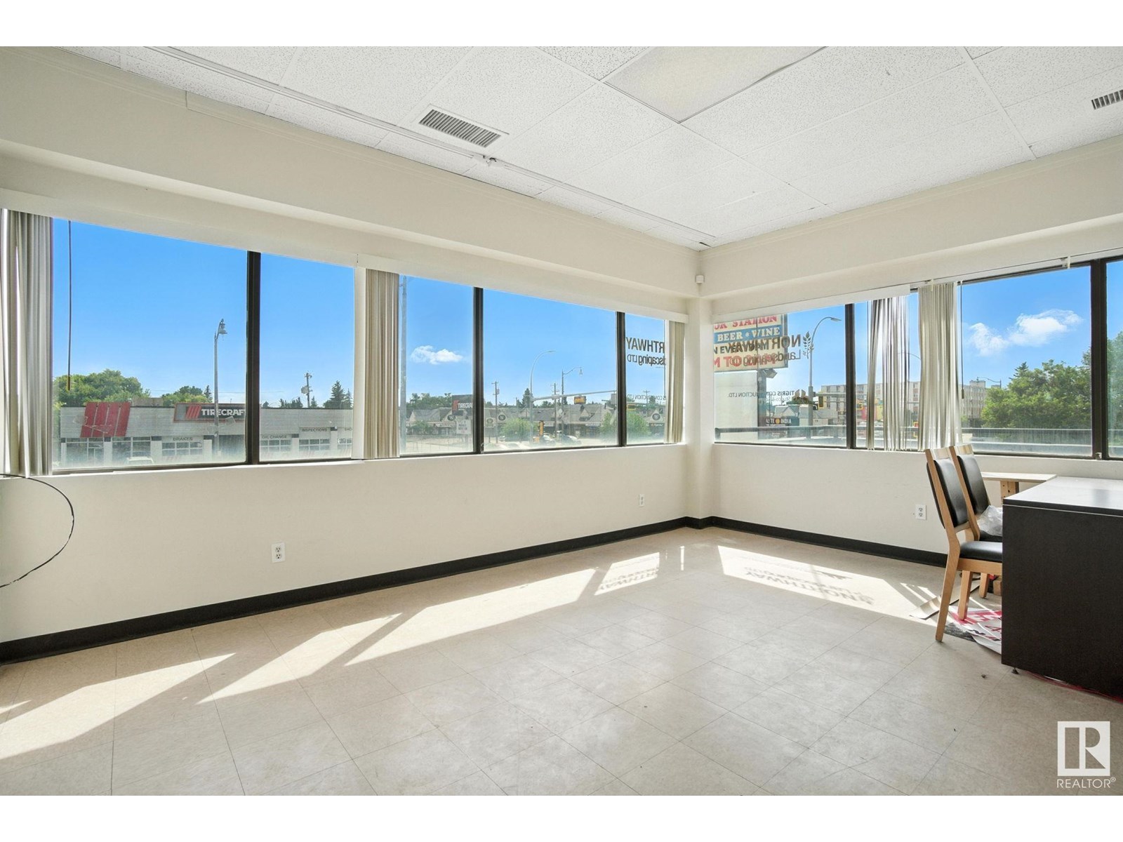 Photo 8 of 202 16220 Stony Plain Rd Nw, Edmonton AB