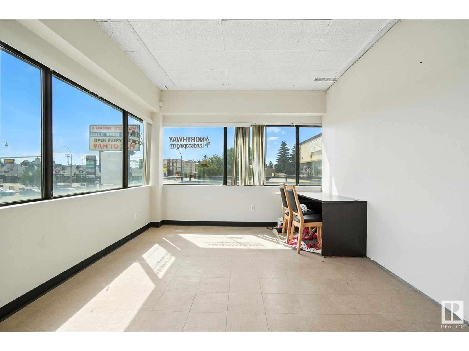 Photo 9 of 202 16220 Stony Plain Rd Nw, Edmonton AB