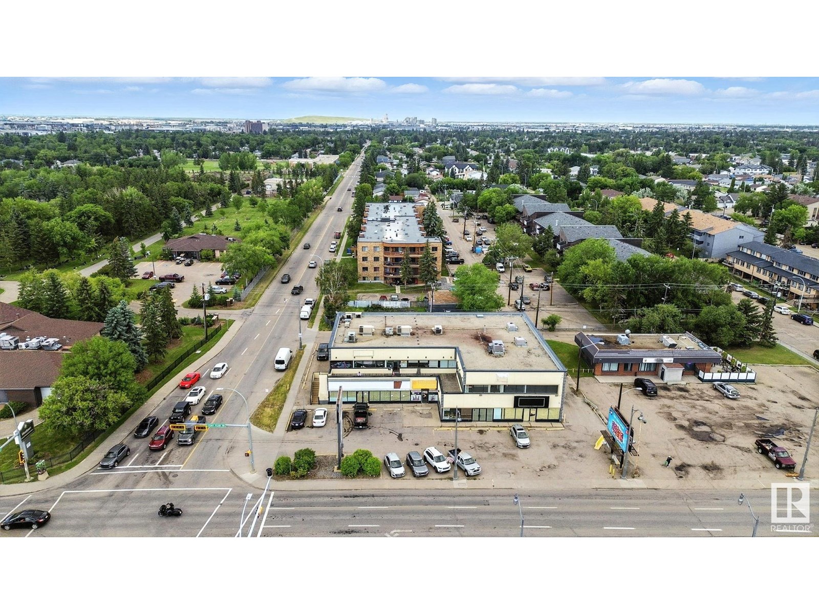 Photo 2 of 202 16220 Stony Plain Rd Nw, Edmonton AB