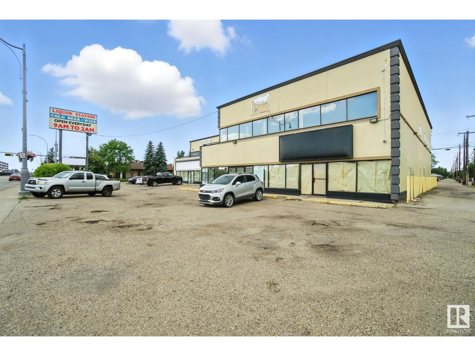 Photo 3 of 202 16220 Stony Plain Rd Nw, Edmonton AB