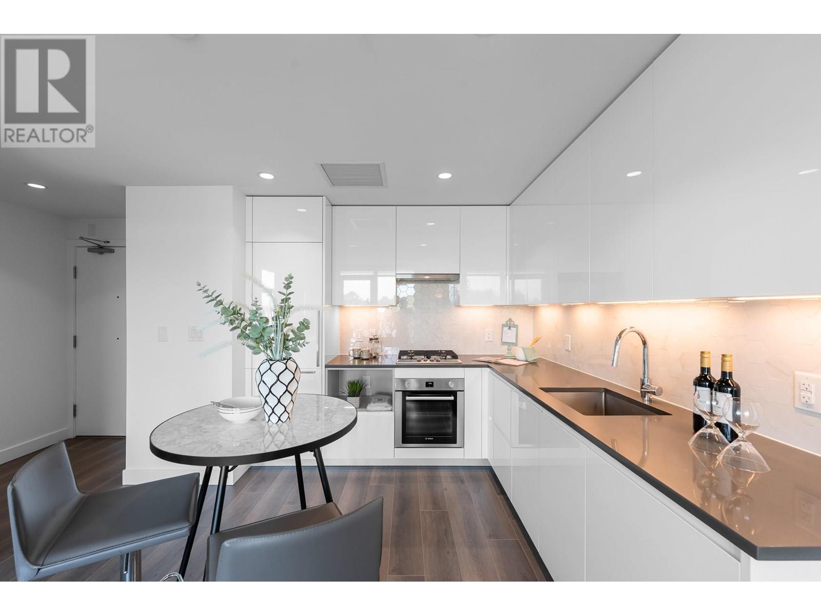 Photo 8 of 405 8181 Chester Street, Vancouver BC