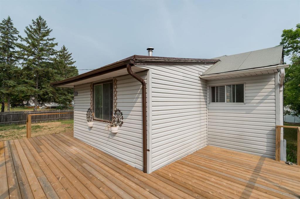 Photo 4 of 339 Lake Avenue, Winnipeg Beach MB