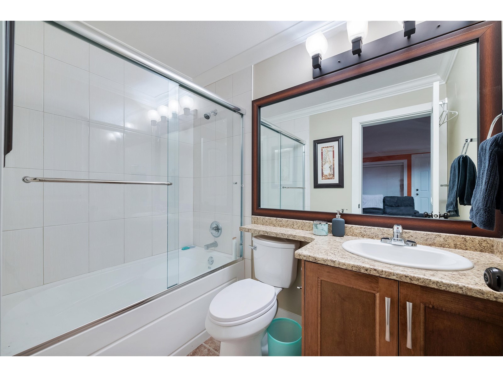 Photo 27 of 15923 98 A Avenue, Surrey BC