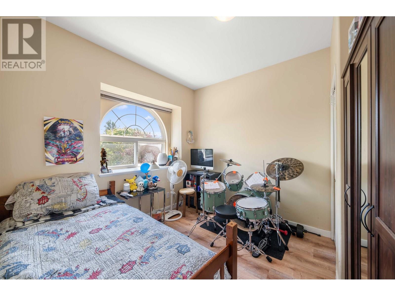 Photo 4 of 5323 Dumfries Street, Vancouver BC