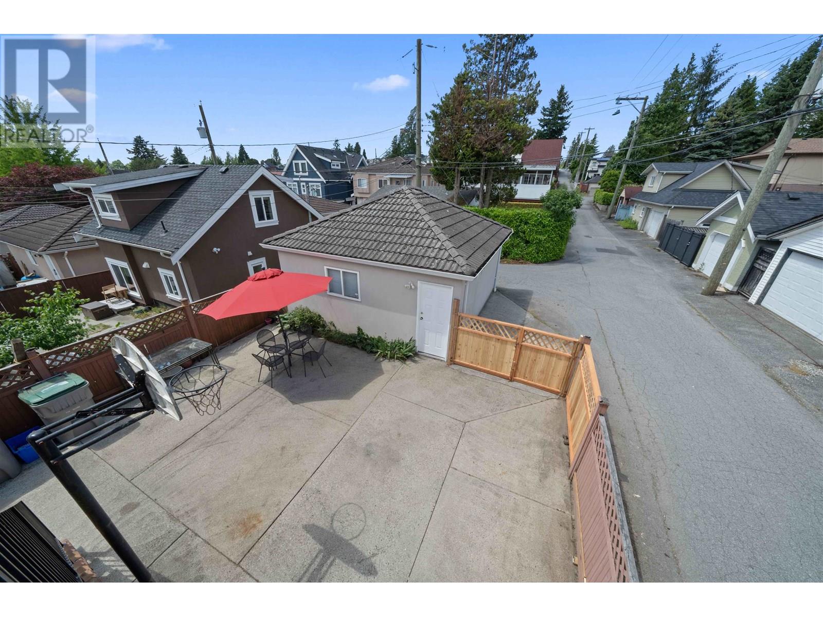 Photo 2 of 5323 Dumfries Street, Vancouver BC