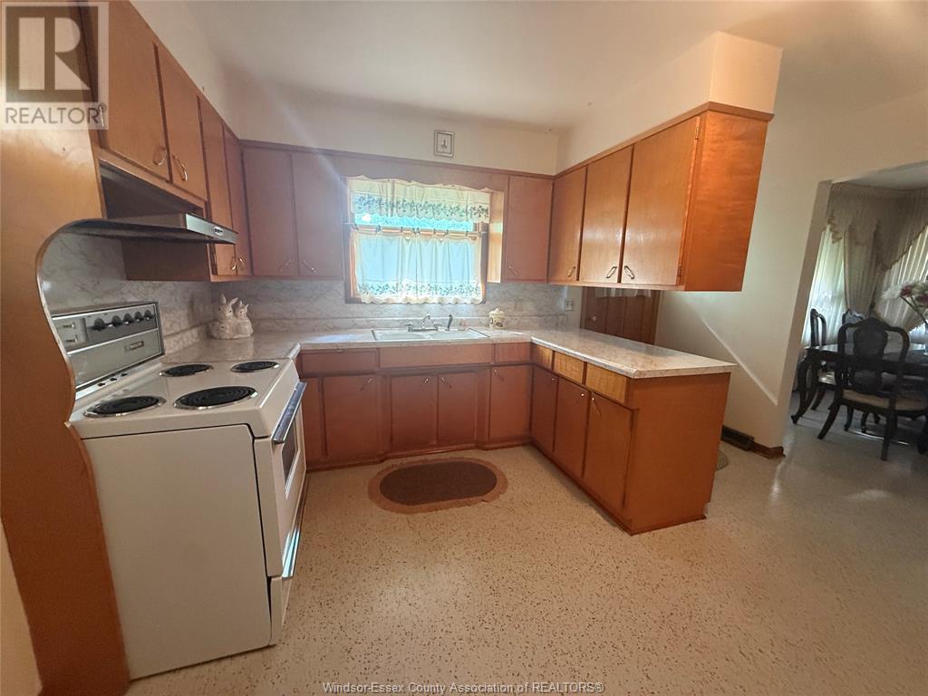 Photo 8 of 1947 1953 Talbot Road, Kingsville ON