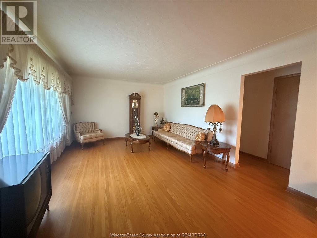 Photo 17 of 1947 1953 Talbot Road, Kingsville ON