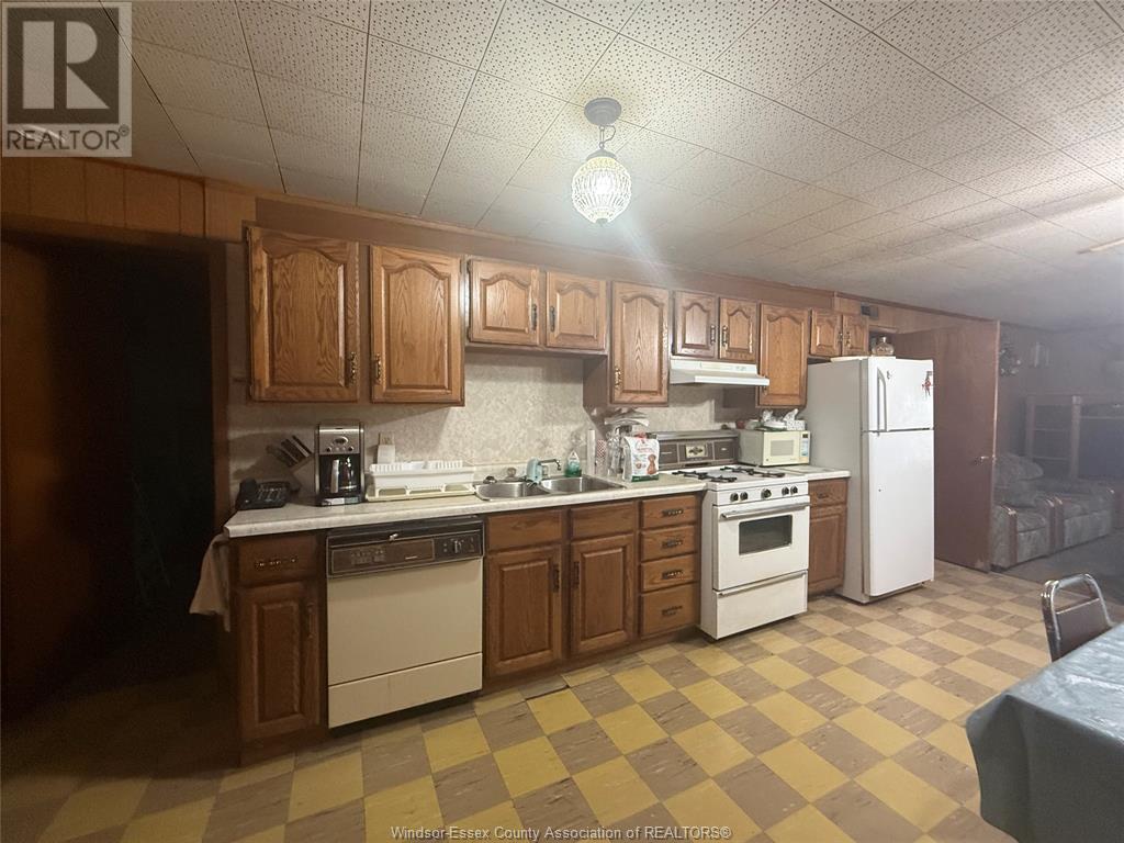 Photo 7 of 1947 1953 Talbot Road, Kingsville ON