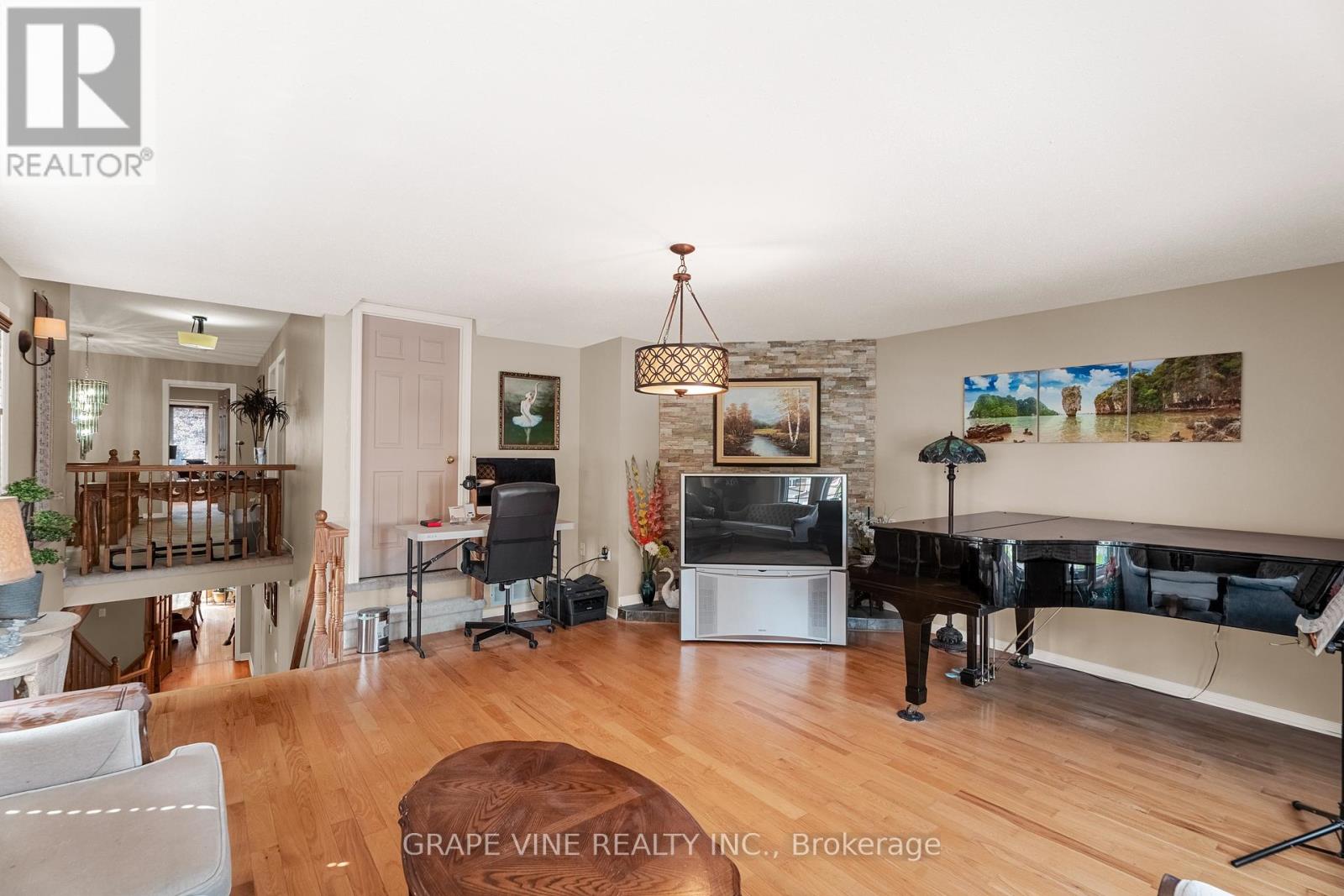 Photo 7 of 67 Allenby Road, Ottawa ON