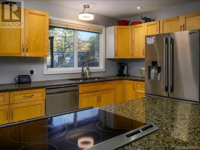 Photo 9 of 1732 James Way, Nanaimo BC