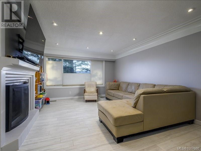 Photo 5 of 1732 James Way, Nanaimo BC
