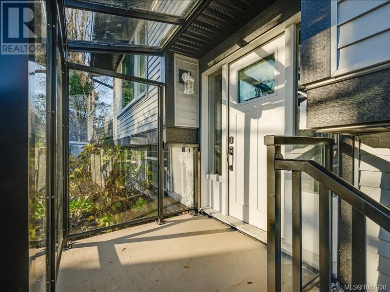 Photo 3 of 1732 James Way, Nanaimo BC