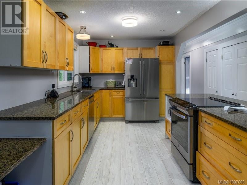 Photo 8 of 1732 James Way, Nanaimo BC