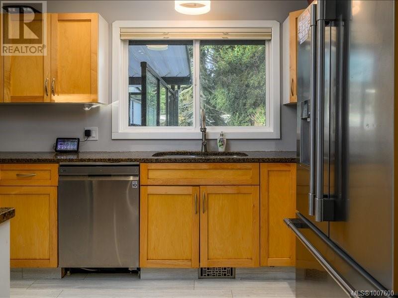 Photo 10 of 1732 James Way, Nanaimo BC