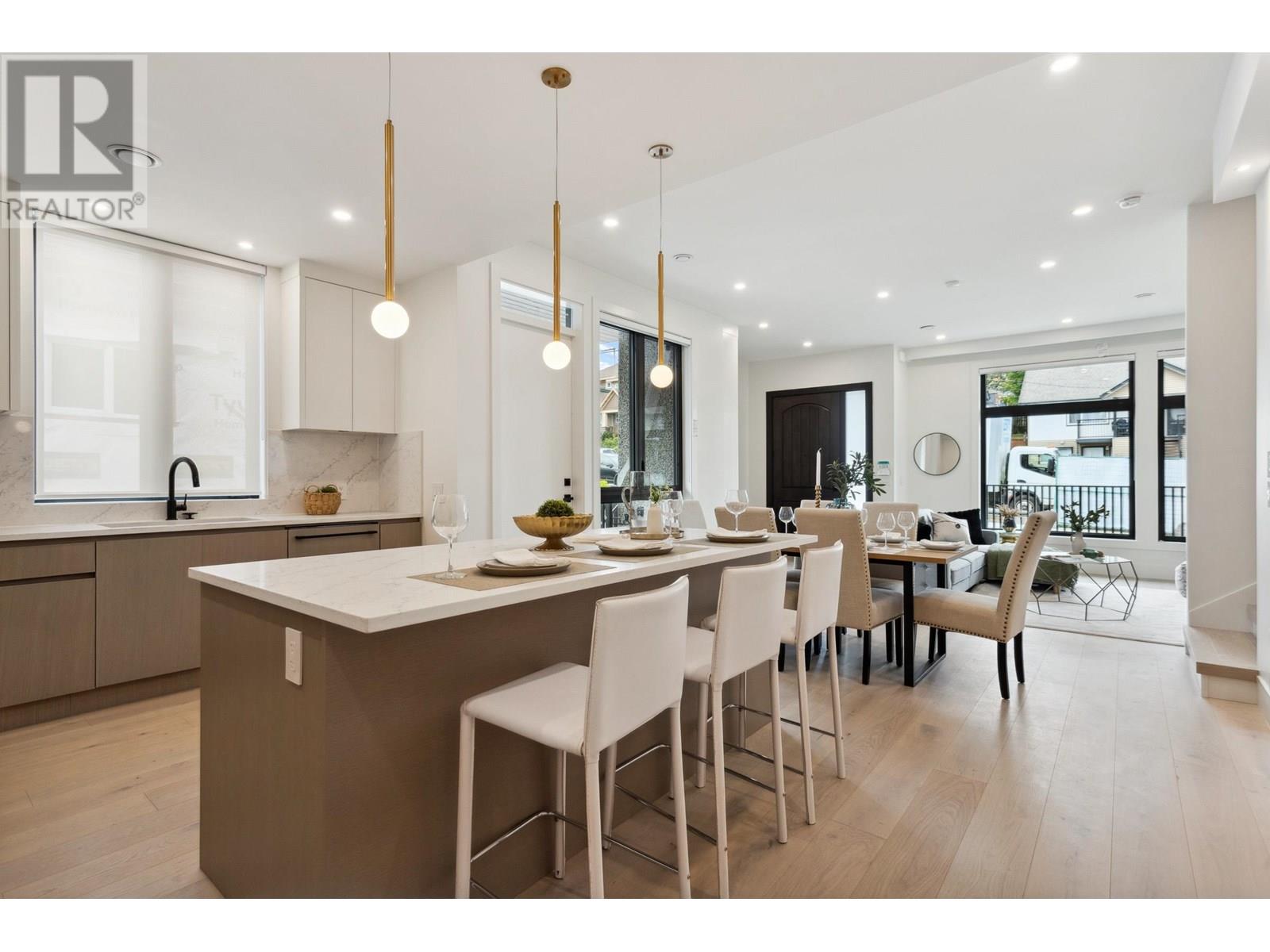 101 1038 DELESTRE AVENUE, Coquitlam
