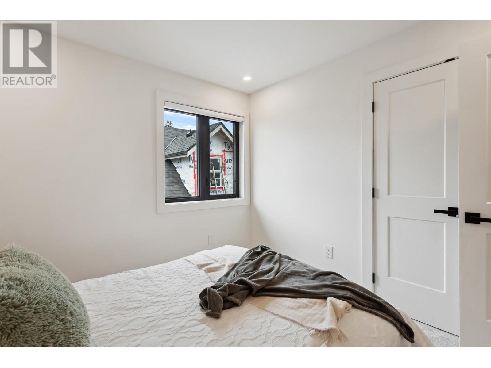 101 1038 DELESTRE AVENUE, Coquitlam