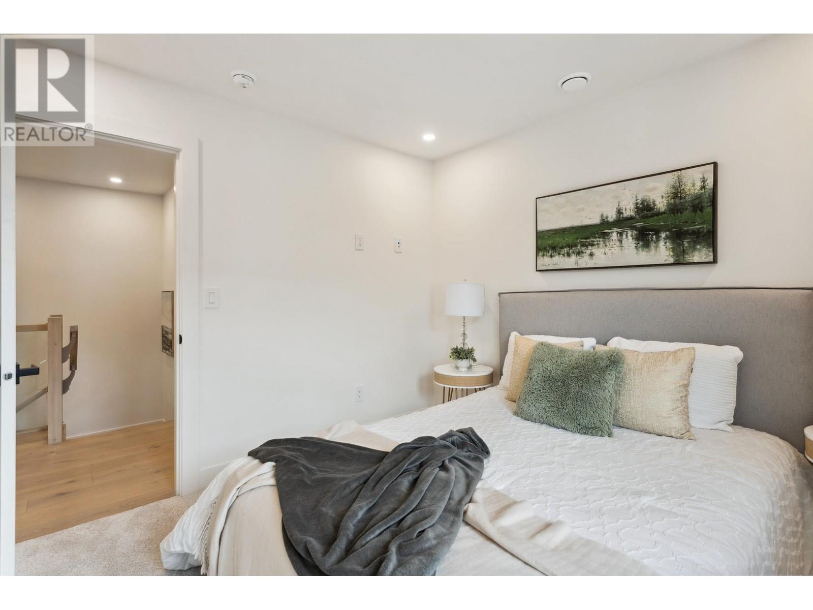 101 1038 DELESTRE AVENUE, Coquitlam