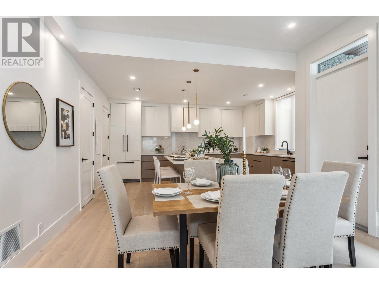 101 1038 DELESTRE AVENUE, Coquitlam