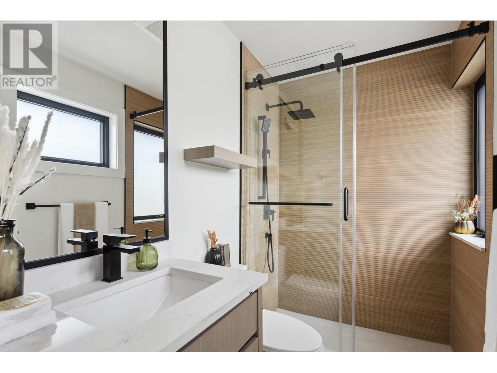 101 1038 DELESTRE AVENUE, Coquitlam