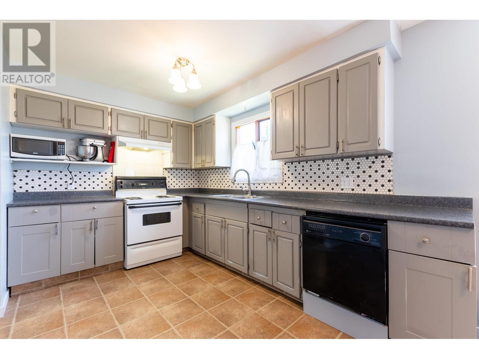 Photo 5 of 5759 Heyer Road, Prince George BC