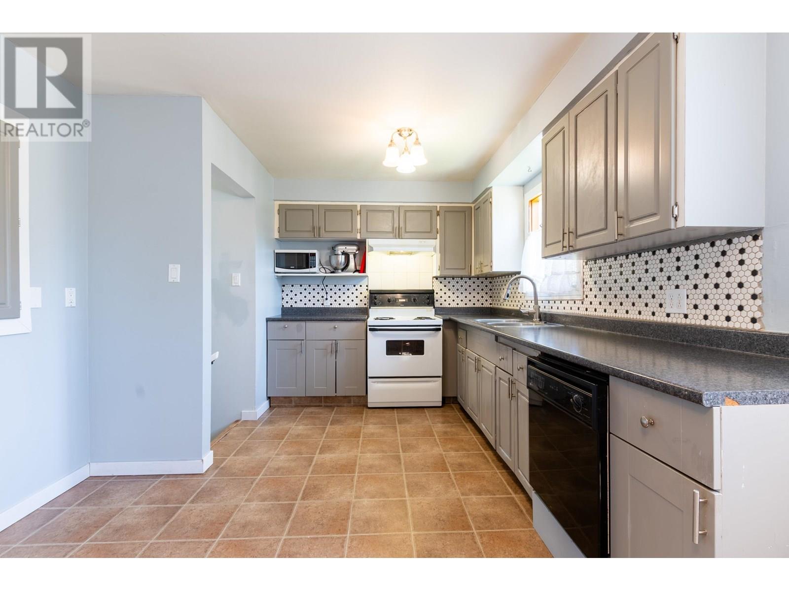 Photo 6 of 5759 Heyer Road, Prince George BC