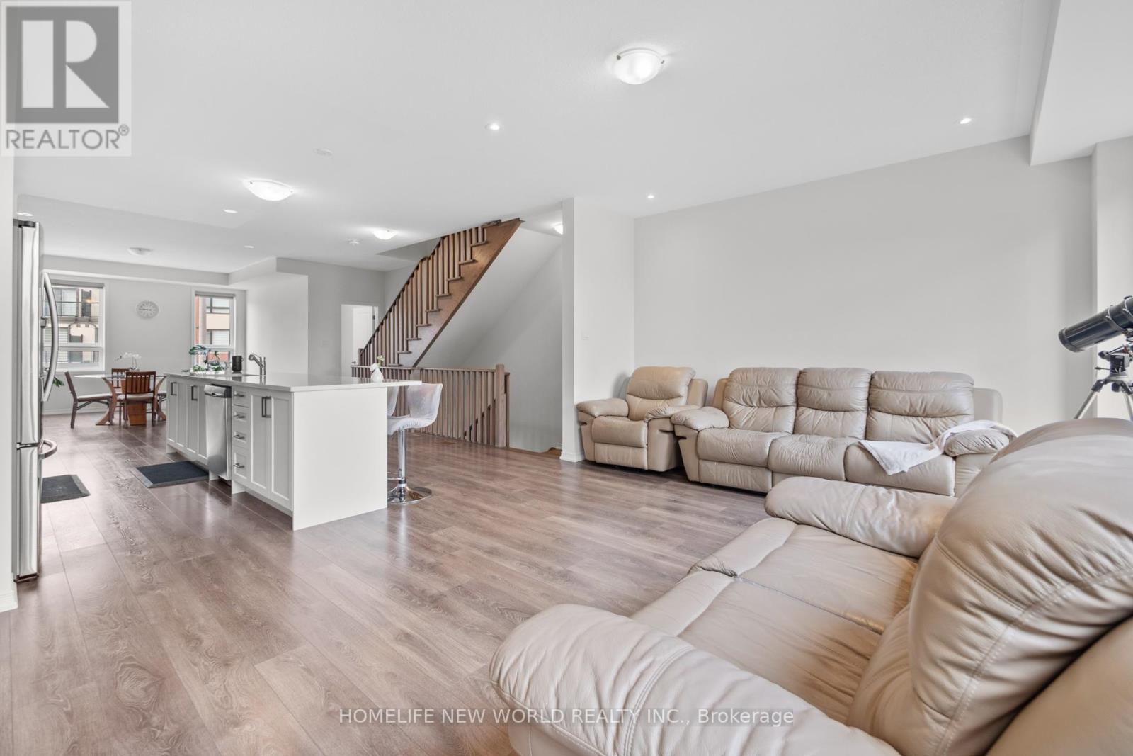 Photo 12 of 51 Woodstream Drive, Toronto ON