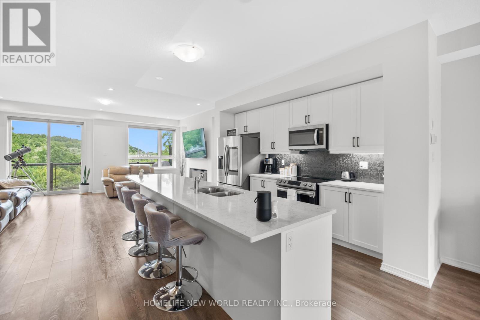Photo 18 of 51 Woodstream Drive, Toronto ON