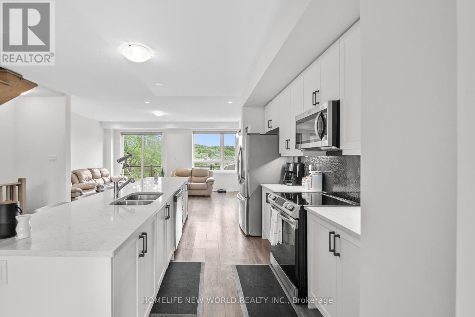 Photo 14 of 51 Woodstream Drive, Toronto ON