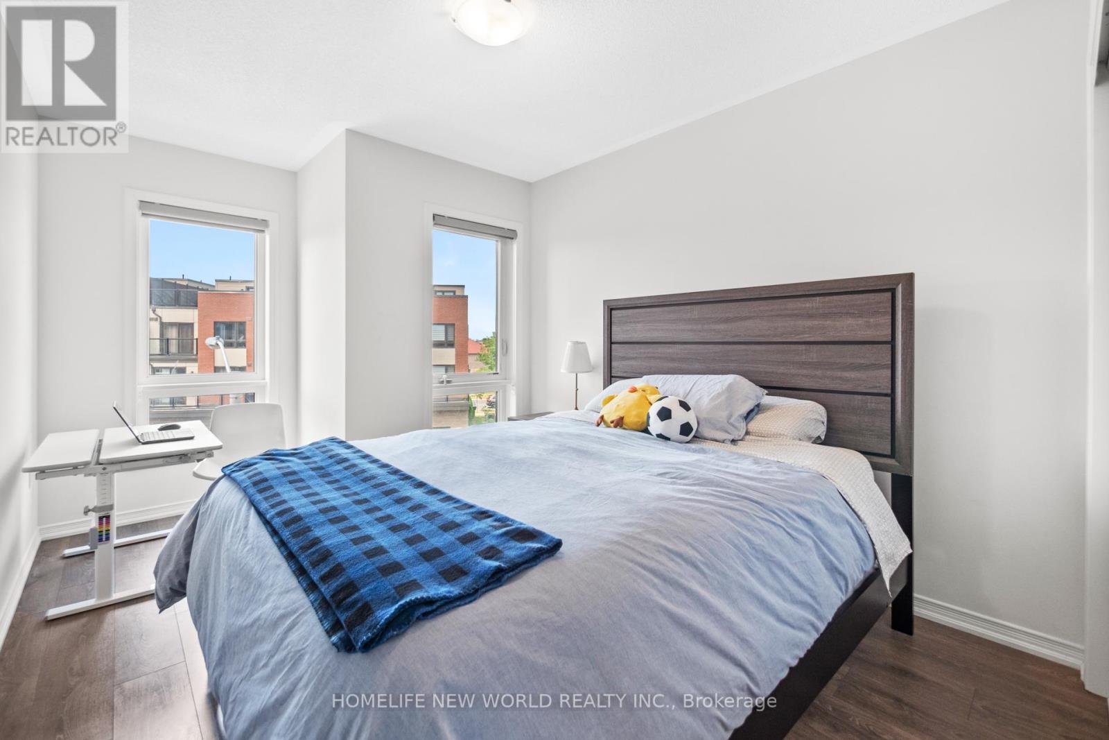 Photo 2 of 51 Woodstream Drive, Toronto ON