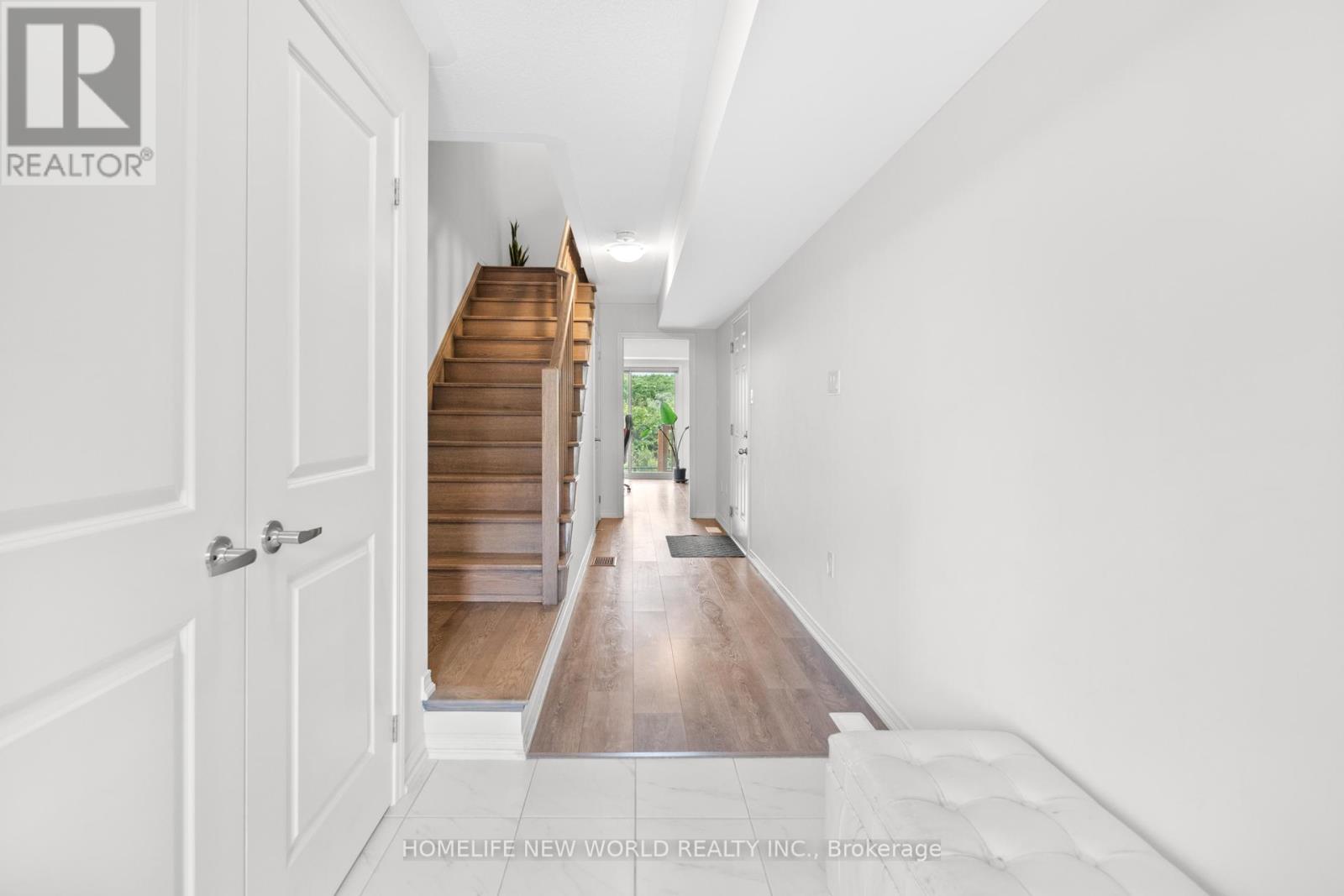 Photo 10 of 51 Woodstream Drive, Toronto ON