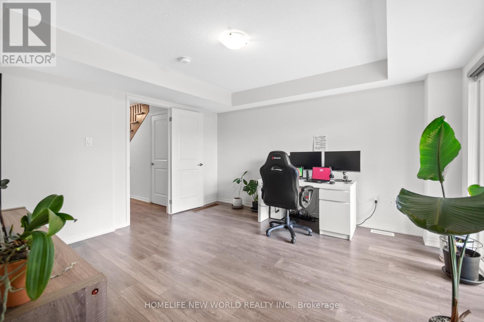 Photo 5 of 51 Woodstream Drive, Toronto ON