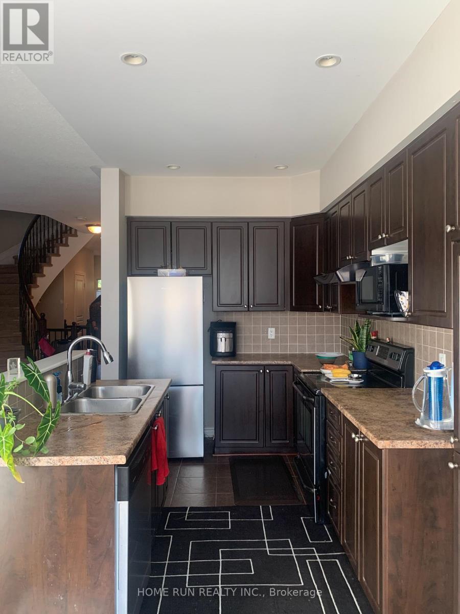 Photo 10 of 61 Madelon Drive, Ottawa ON