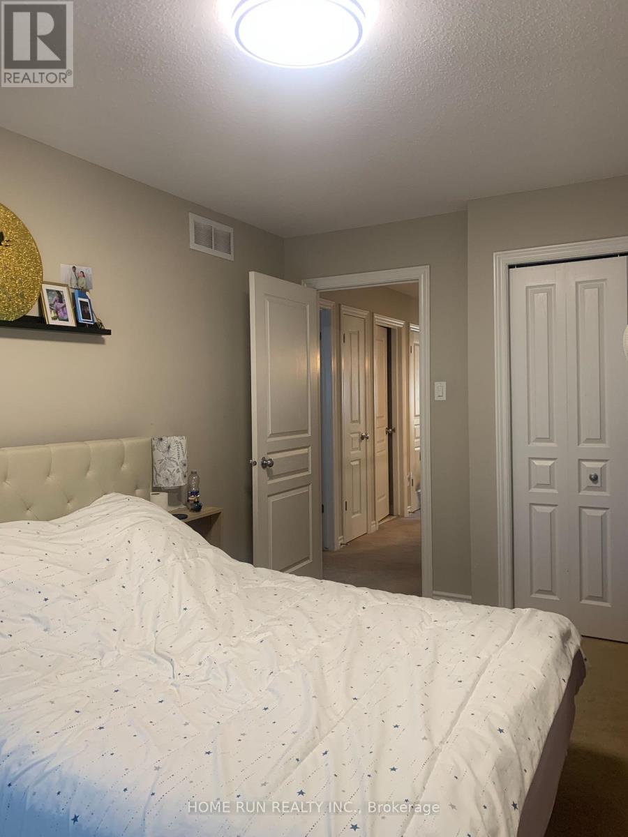 Photo 14 of 61 Madelon Drive, Ottawa ON
