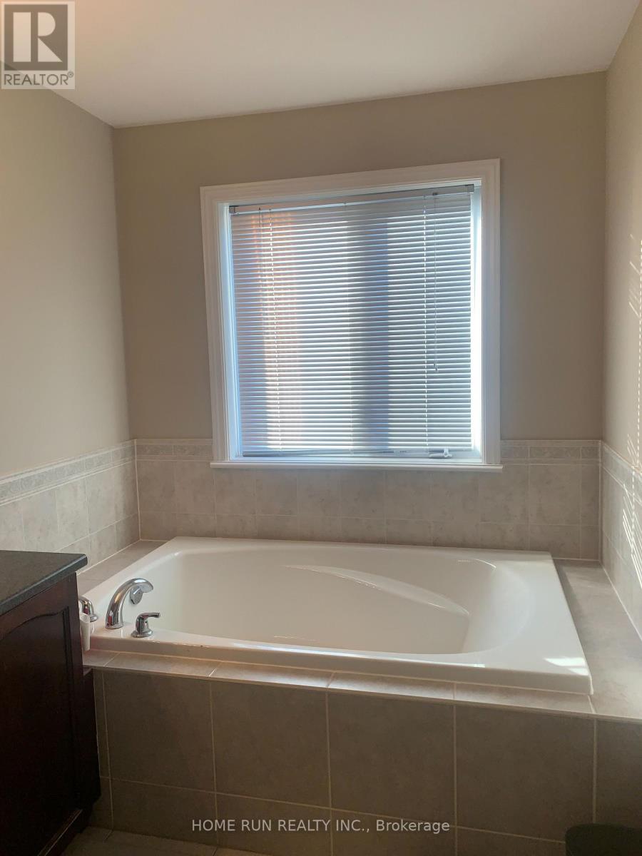 Photo 20 of 61 Madelon Drive, Ottawa ON