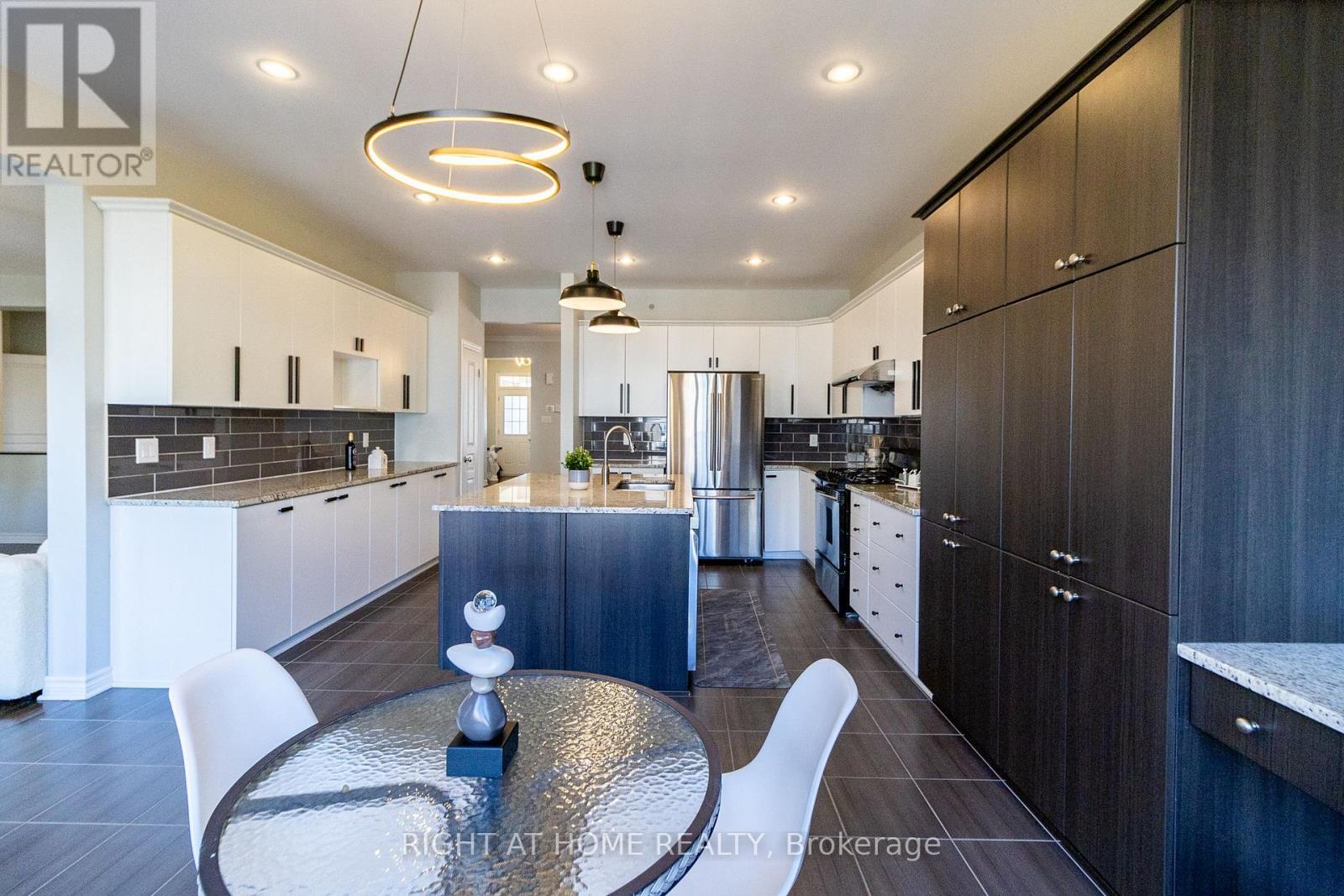 Photo 33 of 204 Cooks Mill Crescent, Ottawa ON