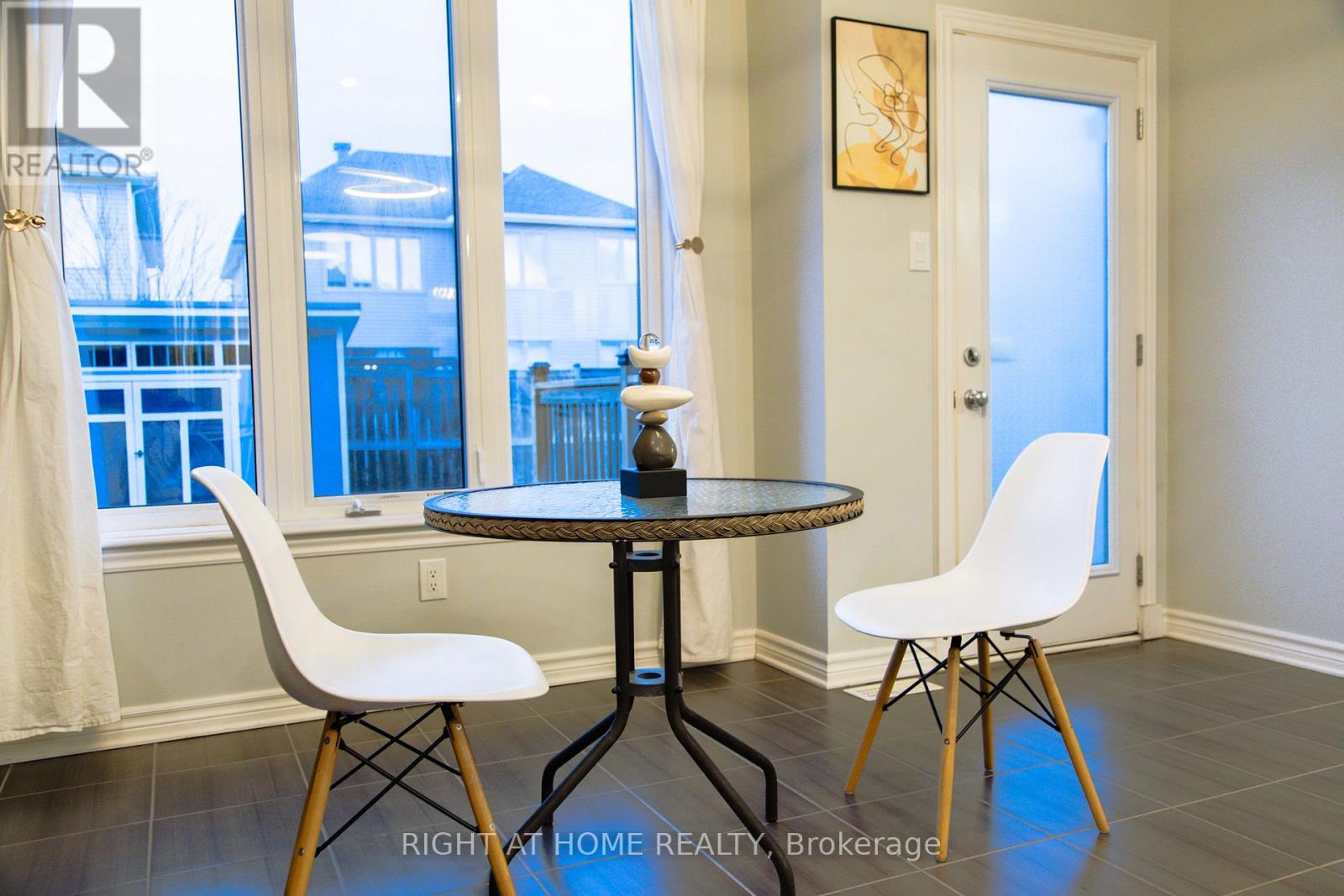 Photo 23 of 204 Cooks Mill Crescent, Ottawa ON