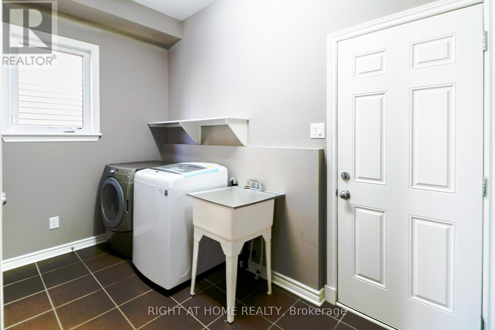 Photo 1 of 204 Cooks Mill Crescent, Ottawa ON