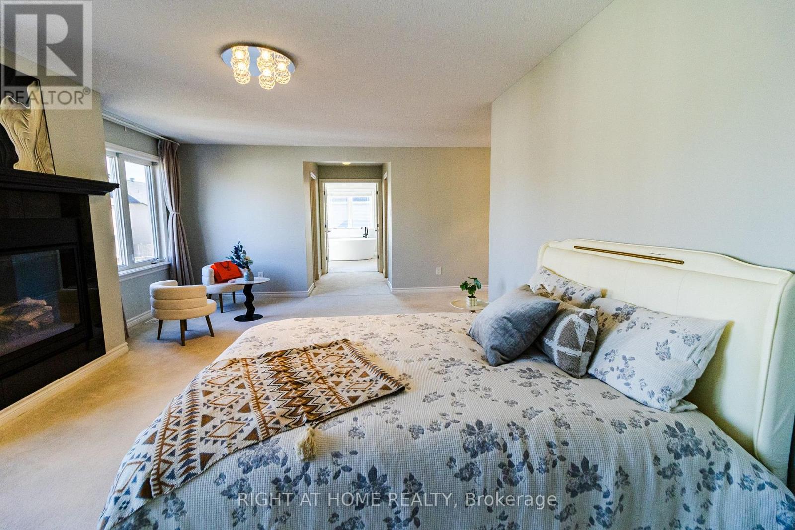 Photo 5 of 204 Cooks Mill Crescent, Ottawa ON