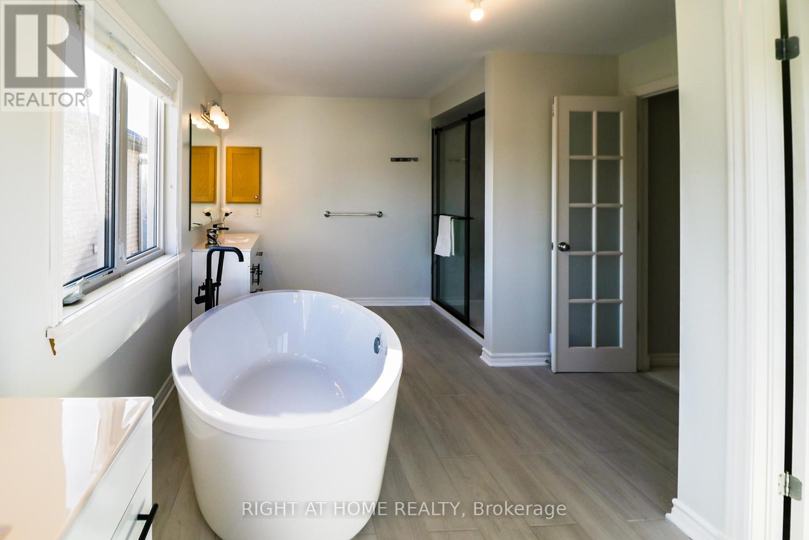 Photo 9 of 204 Cooks Mill Crescent, Ottawa ON